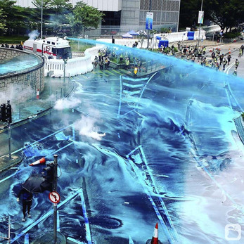 Hsiao_water_cannon_blue_2